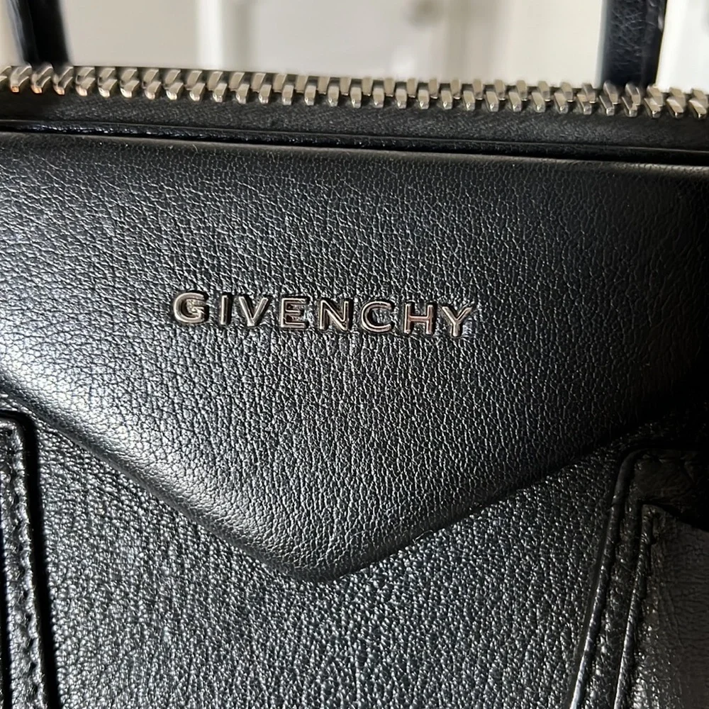 Givenchy Medium Antigona Bag | Black Leather 💘 - Picture 3 of 13